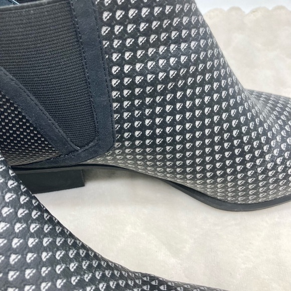 Women’s Beta Brand Tennis Western Pull On Ankle Boots - Picture 16 of 16